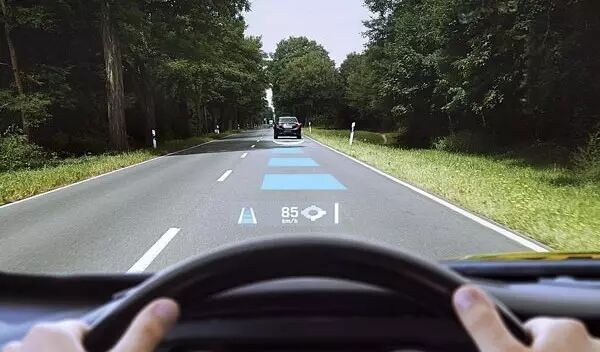 HUD结合AR汽车应用_ARHUD技术发展前景_AR-HUD