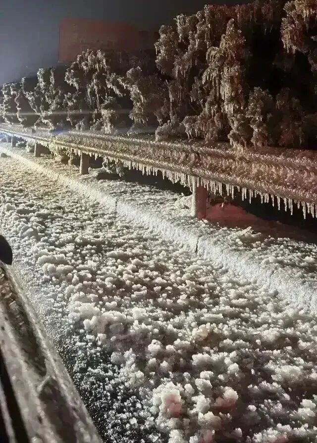 露营模式_罕见冰冻天气 特斯拉露营模式 冰冻灾害应对