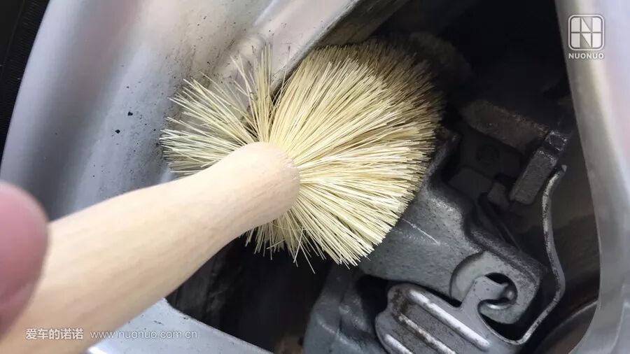 轮毂清洗教程_轮毂_哑黑色轮毂清洁方法