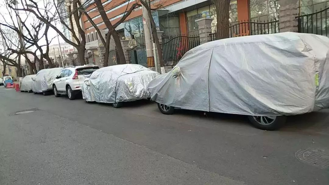 车衣_违法停车罩车衣 扣12分 故意遮挡号牌