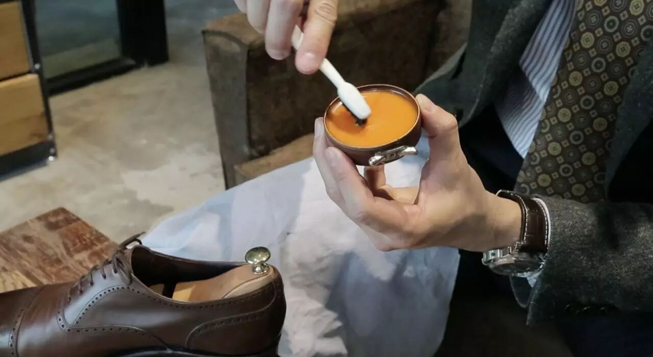 如何保养皮鞋延长寿命_皮鞋保养指南_男士皮鞋护理教程