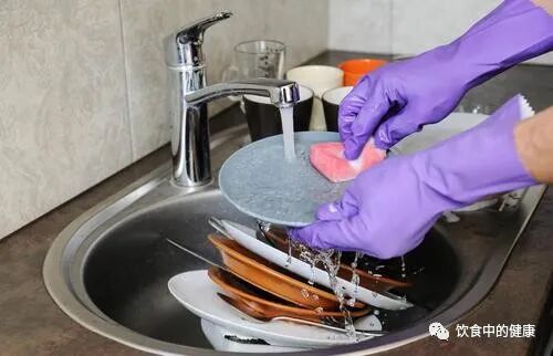 洗洁精洗碗会残留化学物质,甚至危害身体健康?教你最安全的做法 | 星尘资源网