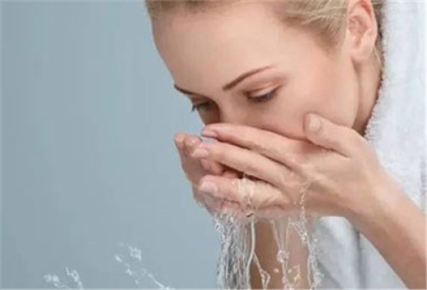 巧用塑料瓶_马桶节水改造_马桶节水