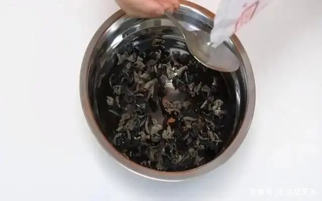 木耳泡发禁忌_黑木耳快速泡发方法_泡黑木耳技巧