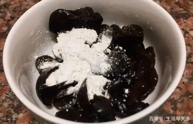 黑木耳快速泡发方法_木耳泡发禁忌_泡黑木耳技巧