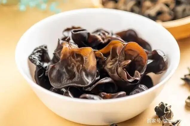 木耳泡发禁忌_泡黑木耳技巧_黑木耳快速泡发方法