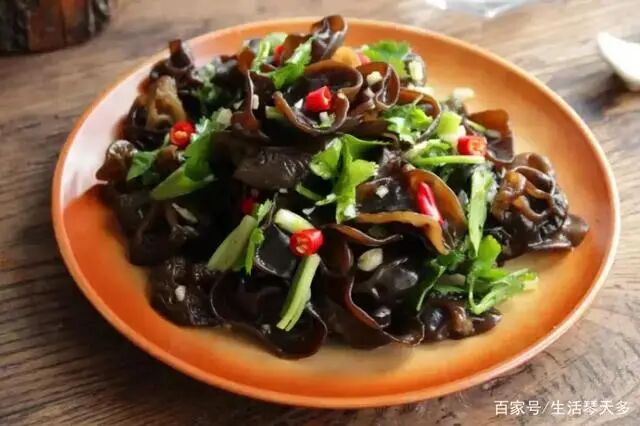 泡黑木耳技巧_黑木耳快速泡发方法_木耳泡发禁忌