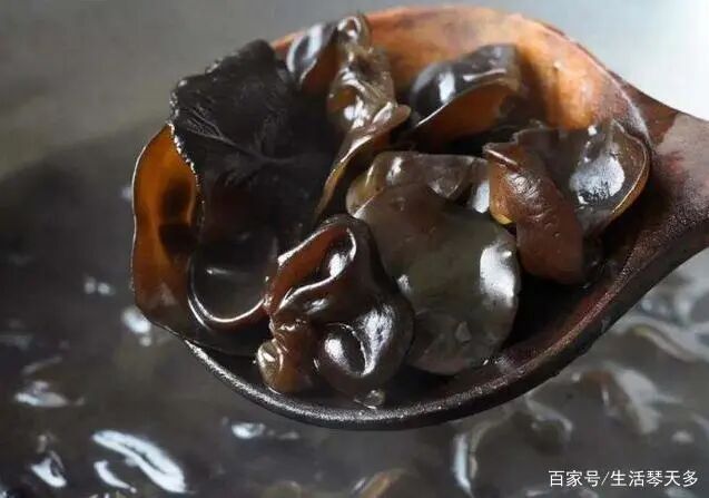 木耳泡发禁忌_泡黑木耳技巧_黑木耳快速泡发方法