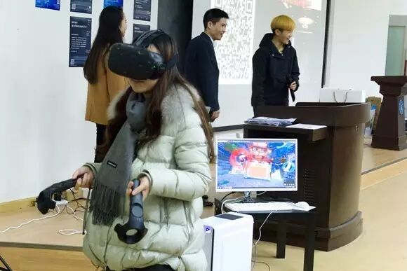 VR讲座现场活动_虚拟现实设备评测_VR虚拟现实设备体验
