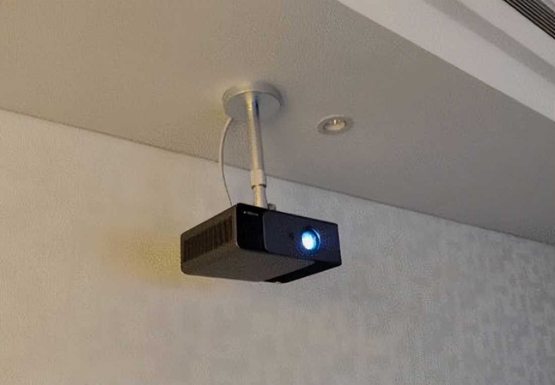 投影机吊架安装在吊顶上安全吗?会不会掉下来呢? | 星尘资源网