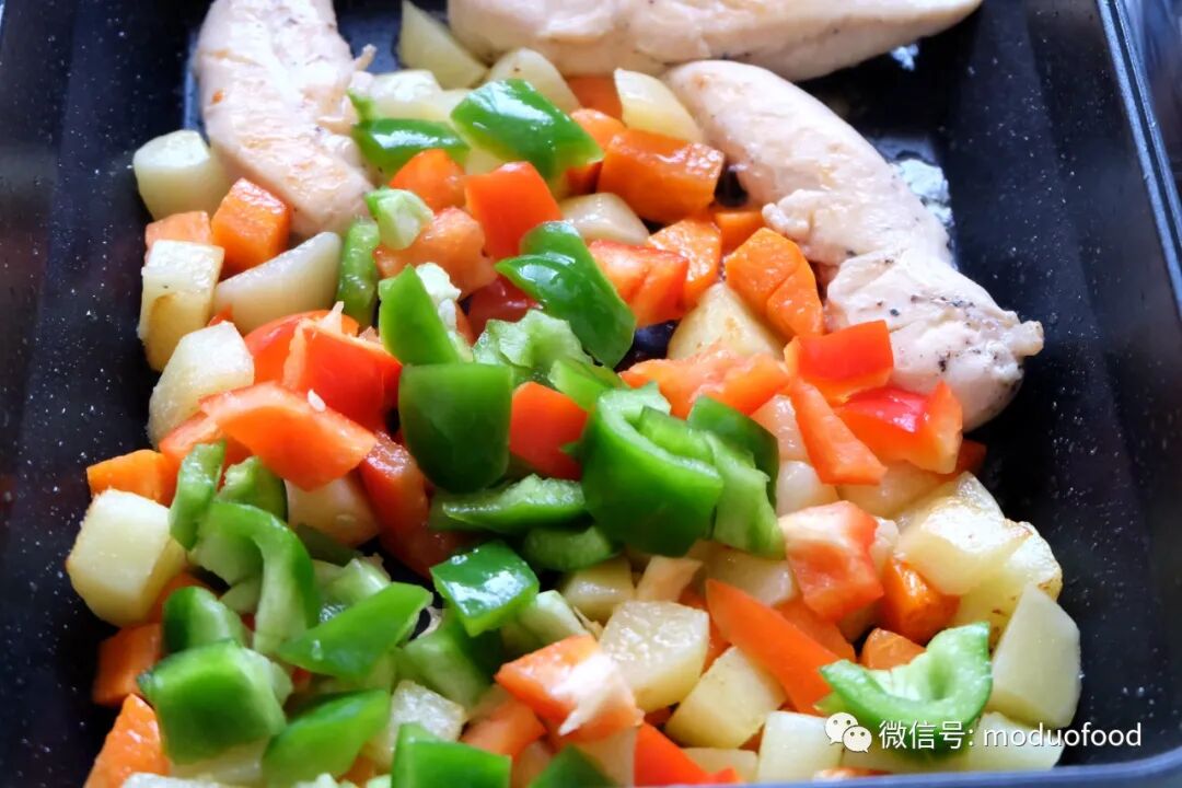低脂健康鸡肉做法_香煎土豆鸡胸肉食谱_低脂高蛋白食谱