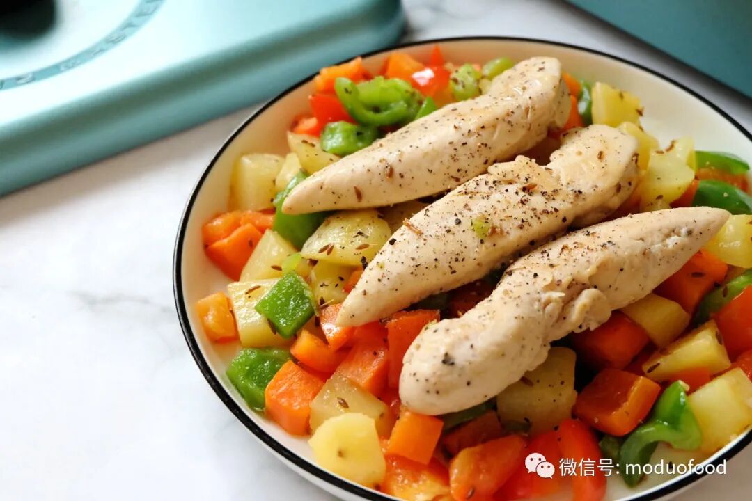 低脂健康鸡肉做法_低脂高蛋白食谱_香煎土豆鸡胸肉食谱
