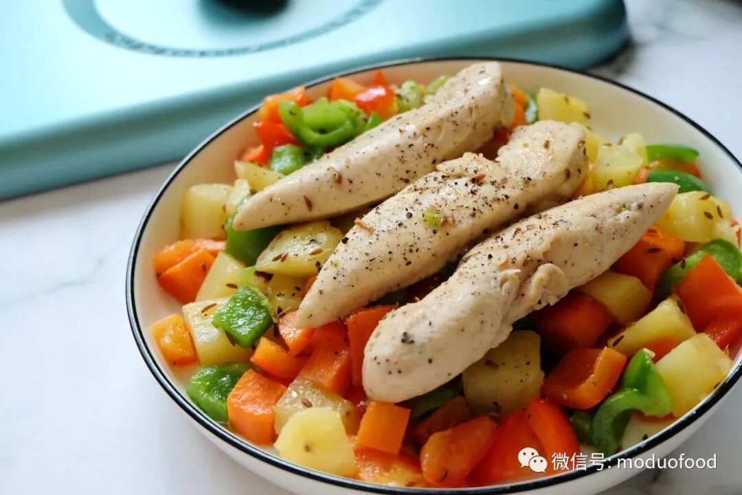 低脂健康鸡肉做法_低脂高蛋白食谱_香煎土豆鸡胸肉食谱