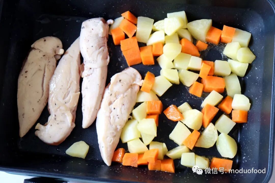 低脂高蛋白食谱_低脂健康鸡肉做法_香煎土豆鸡胸肉食谱