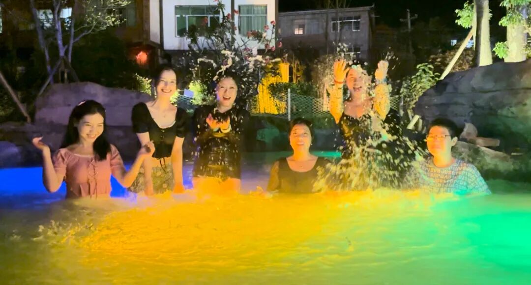 温泉度假推荐_濯缨谷氟泉酒店_百里杜鹃温泉度假地