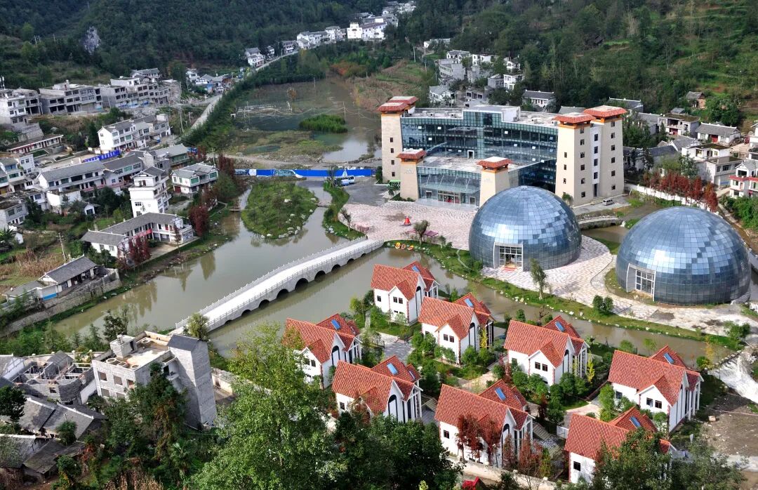百里杜鹃温泉度假地_濯缨谷氟泉酒店_温泉度假推荐