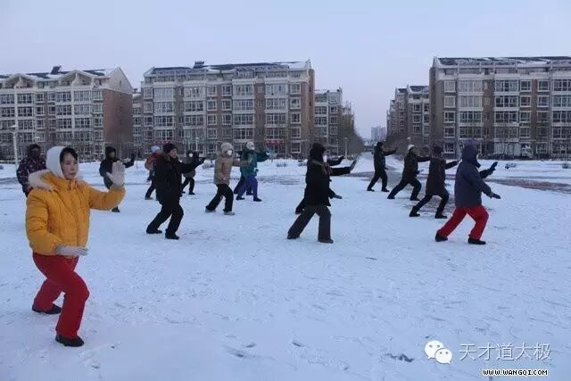 太极养生方法_太极拳冬季锻炼注意事项_太极拳强身健体功效