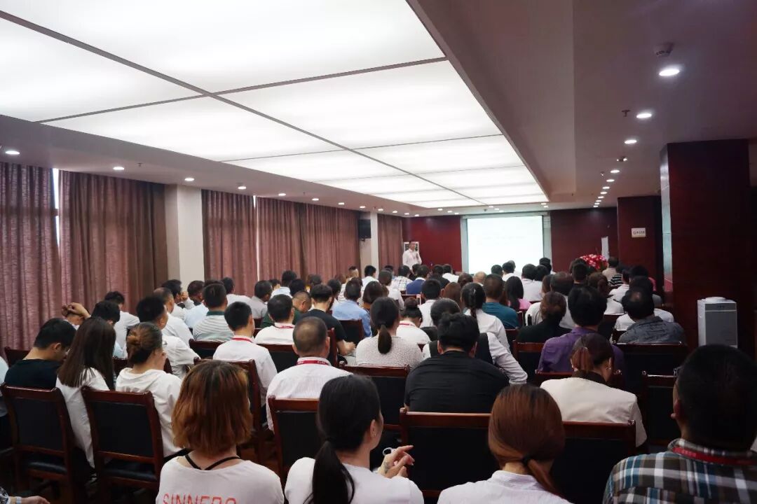 商务礼仪培训_商务礼仪规范_提升企业形象