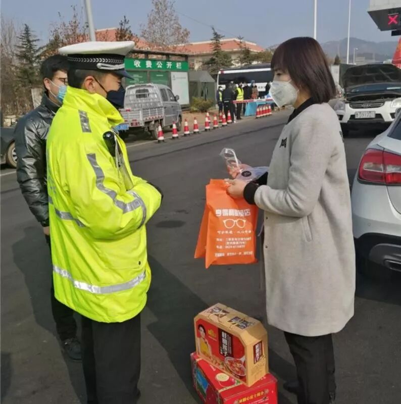 护目镜捐赠 一线民警 固始县华氏大光明眼镜_眼镜防雾方法_免费防雾眼镜捐赠 烟台抗疫医护人员