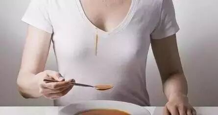 衣物顽固污渍去除法_衣服泛黄用白醋_顽固污渍用柠檬