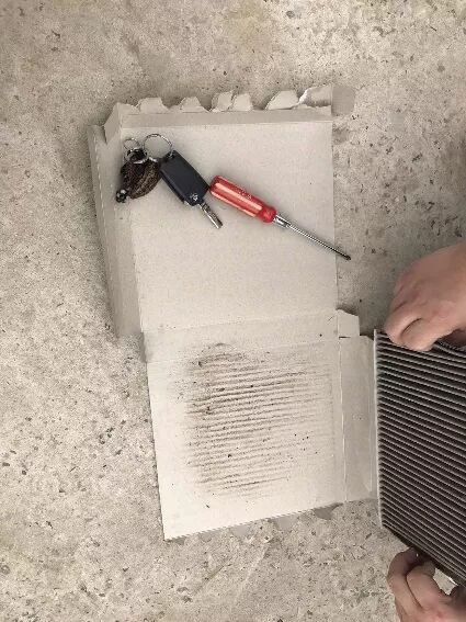 斯柯达明锐DIY更换空调滤芯和空气滤芯步骤_空调滤芯更换_汽车易损件消耗品保质期关注