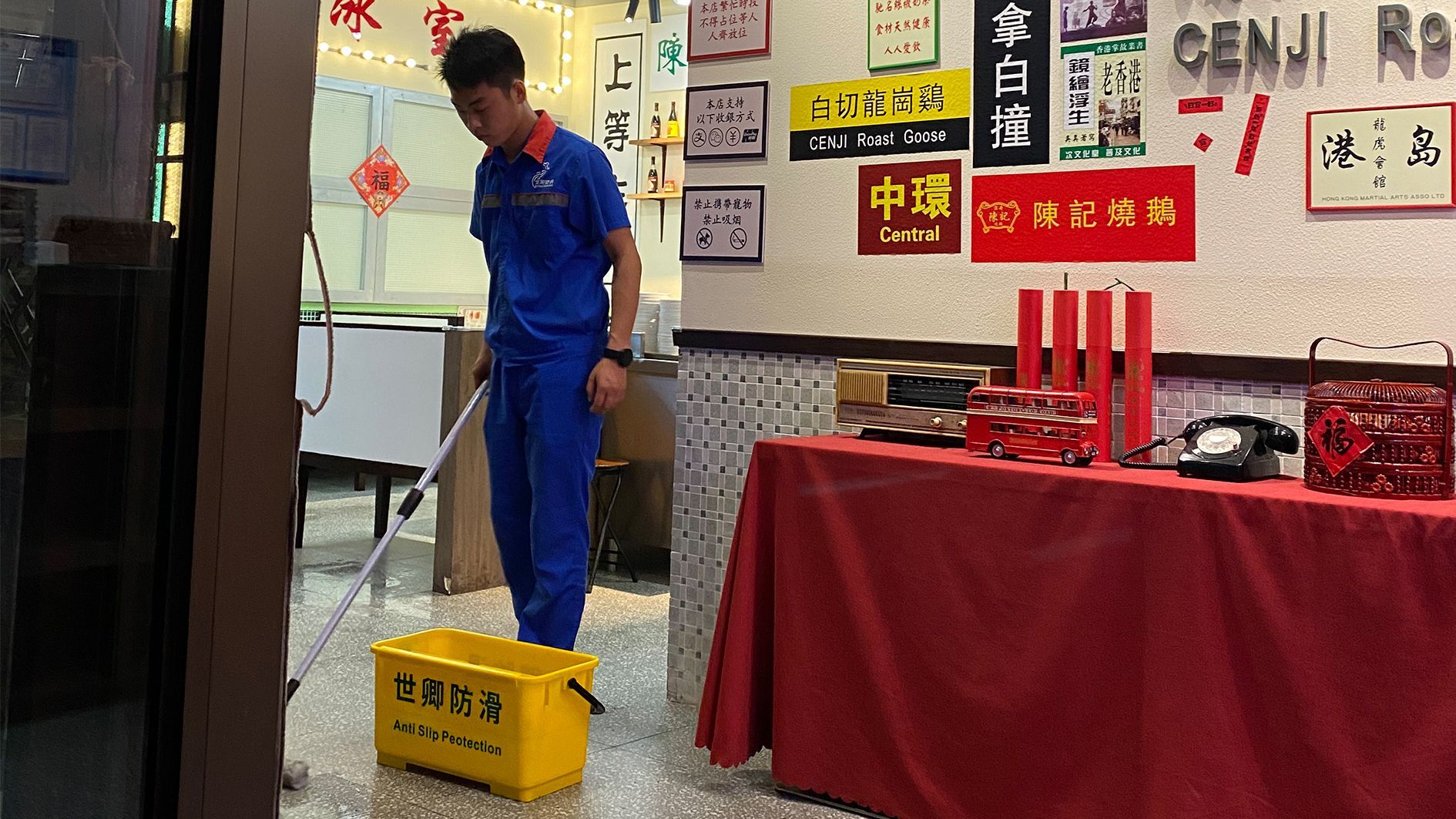 安装防滑垫步骤_地面防滑处理_地面防滑剂使用方法