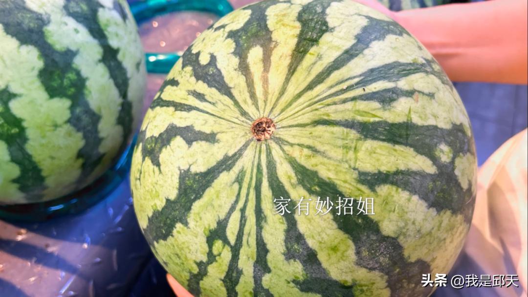 西瓜挑选技巧_挑选西瓜技巧_西瓜成熟度判断