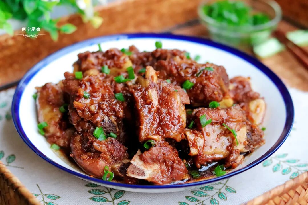 电饭锅蒜蓉排骨做法_懒人电饭锅菜谱_电饭煲清洁步骤