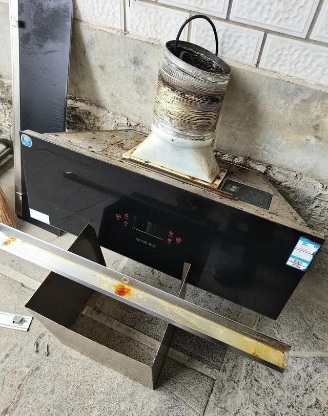 炒菜油烟PM2.5致癌丙烯酰胺_烟机风压风量选购标准_厨房油烟处理