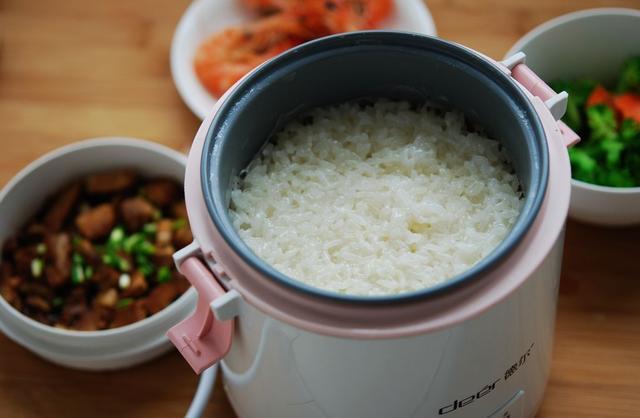电饭锅粘锅原因及解决方法_电饭煲清洁步骤_电饭锅不粘锅技巧