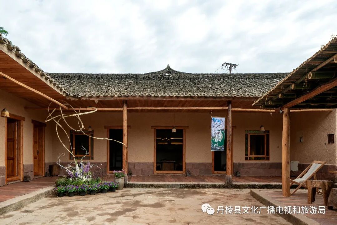 古村民宿山水环绕_粉墙黛瓦原生态民宿_山村民宿预订