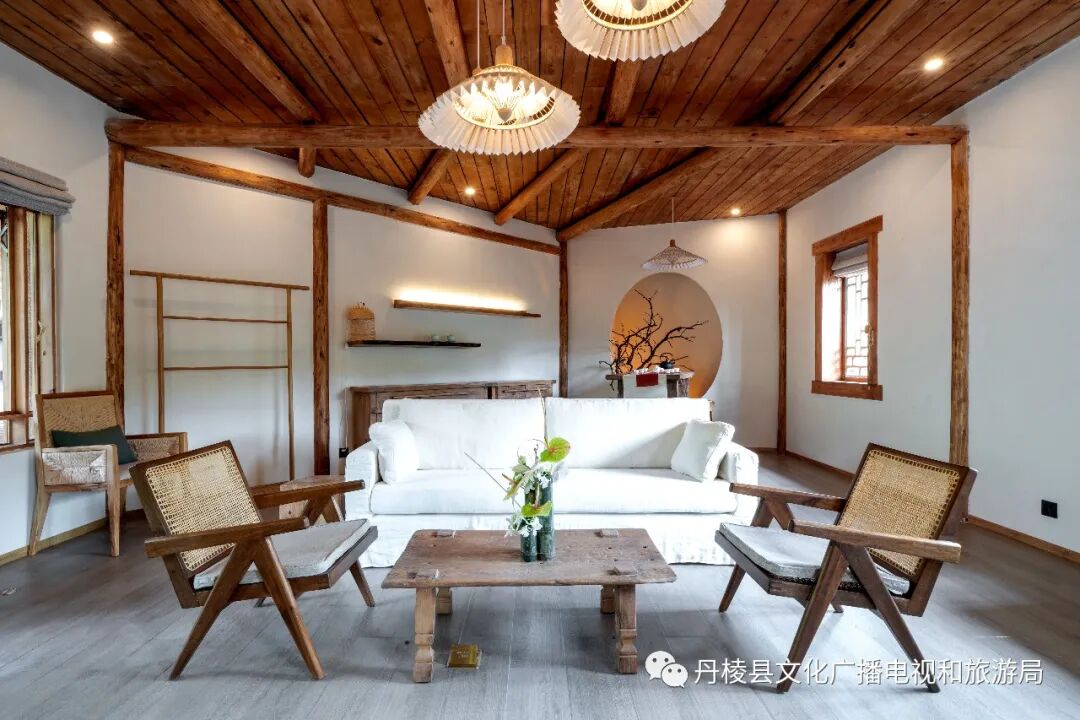 古村民宿山水环绕_山村民宿预订_粉墙黛瓦原生态民宿