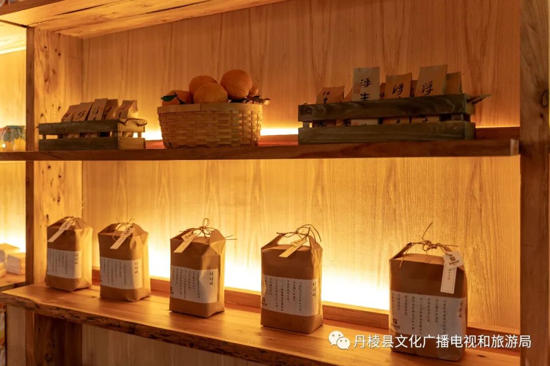粉墙黛瓦原生态民宿_古村民宿山水环绕_山村民宿预订