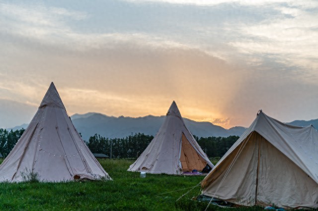 旅游时你会选择住帐篷吗? | 星尘资源网