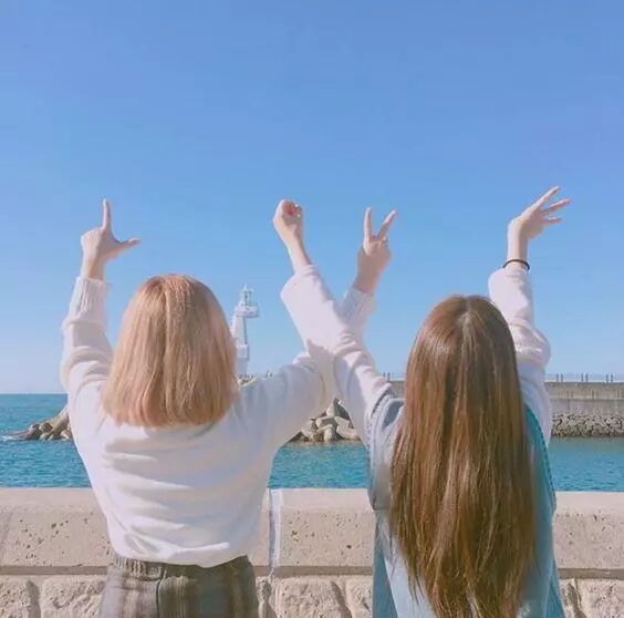 旅游合照姿势_5秒搞定旅游合照_闺蜜出游攻略