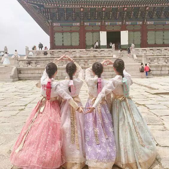 旅游合照姿势_5秒搞定旅游合照_闺蜜出游攻略