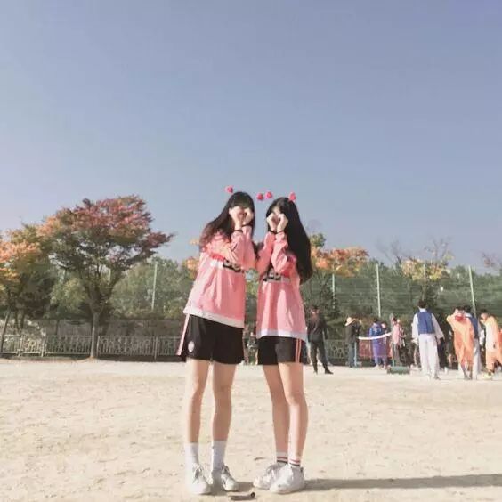 旅游合照姿势_闺蜜出游攻略_5秒搞定旅游合照