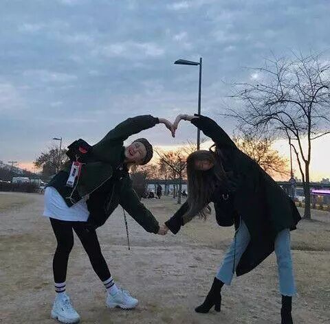 旅游合照姿势_5秒搞定旅游合照_闺蜜出游攻略