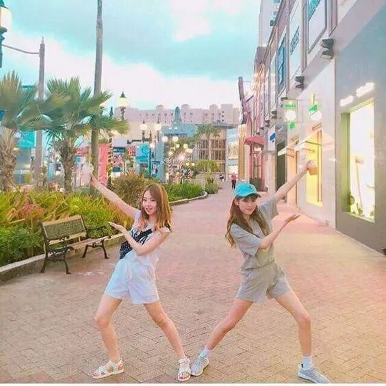 5秒搞定旅游合照_闺蜜出游攻略_旅游合照姿势