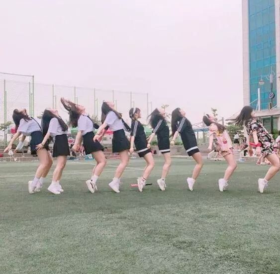 旅游合照姿势_闺蜜出游攻略_5秒搞定旅游合照