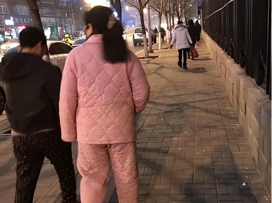 农村睡衣风为什么受欢迎_睡衣材质选择_农村保暖睡衣选购指南