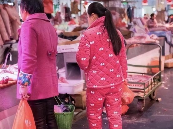 农村保暖睡衣选购指南_农村睡衣风为什么受欢迎_睡衣材质选择