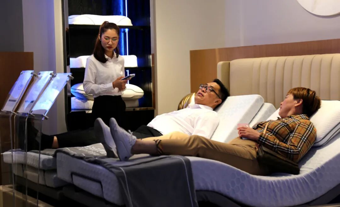 床垫选择与睡眠_适合伴侣的抗干扰床垫推荐_改善睡眠质量床垫选择