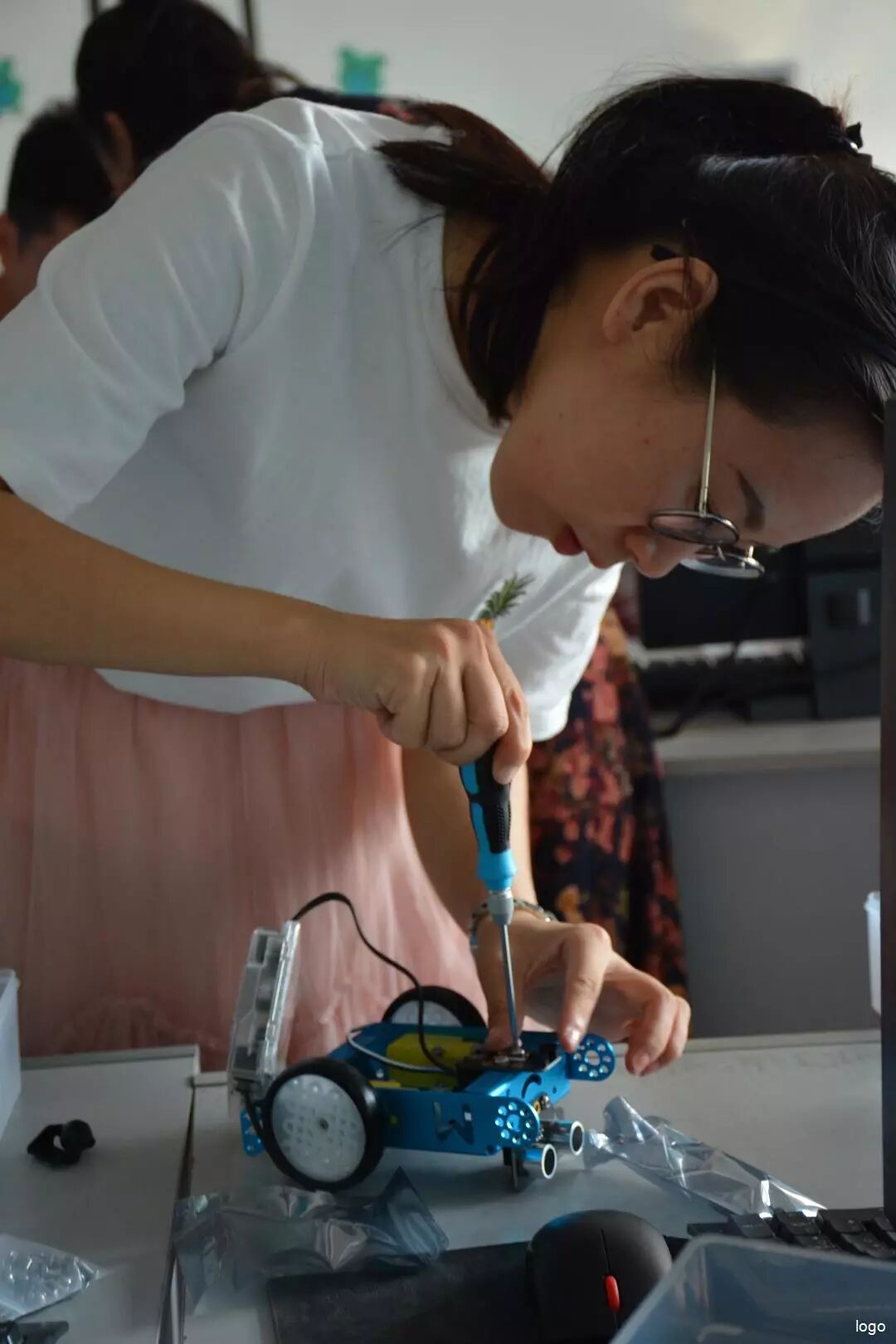 金东区中小学机器人项目培训_机器人培训_3D打印机激光雕刻机机器人活动