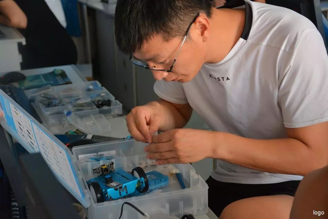 机器人培训_3D打印机激光雕刻机机器人活动_金东区中小学机器人项目培训