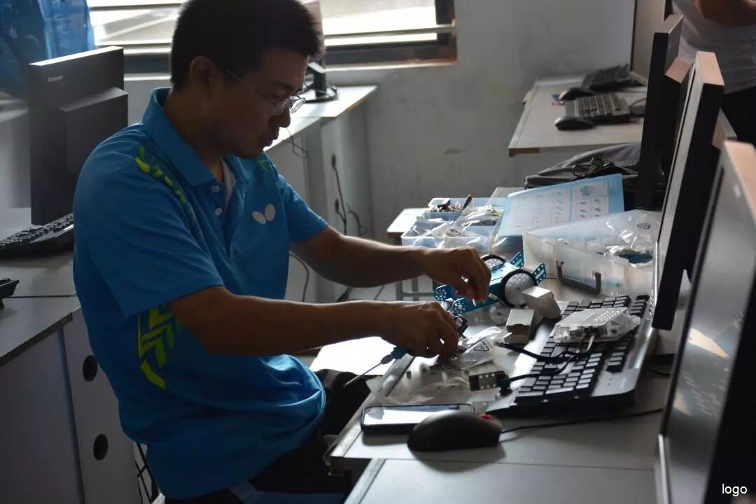 3D打印机激光雕刻机机器人活动_机器人培训_金东区中小学机器人项目培训