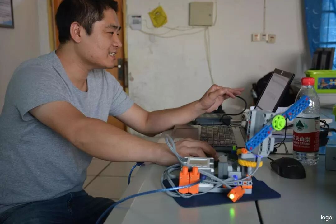 金东区中小学机器人项目培训_机器人培训_3D打印机激光雕刻机机器人活动