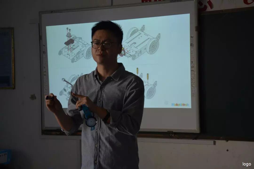 金东区中小学机器人项目培训_3D打印机激光雕刻机机器人活动_机器人培训