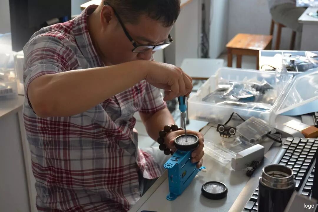 金东区中小学机器人项目培训_机器人培训_3D打印机激光雕刻机机器人活动