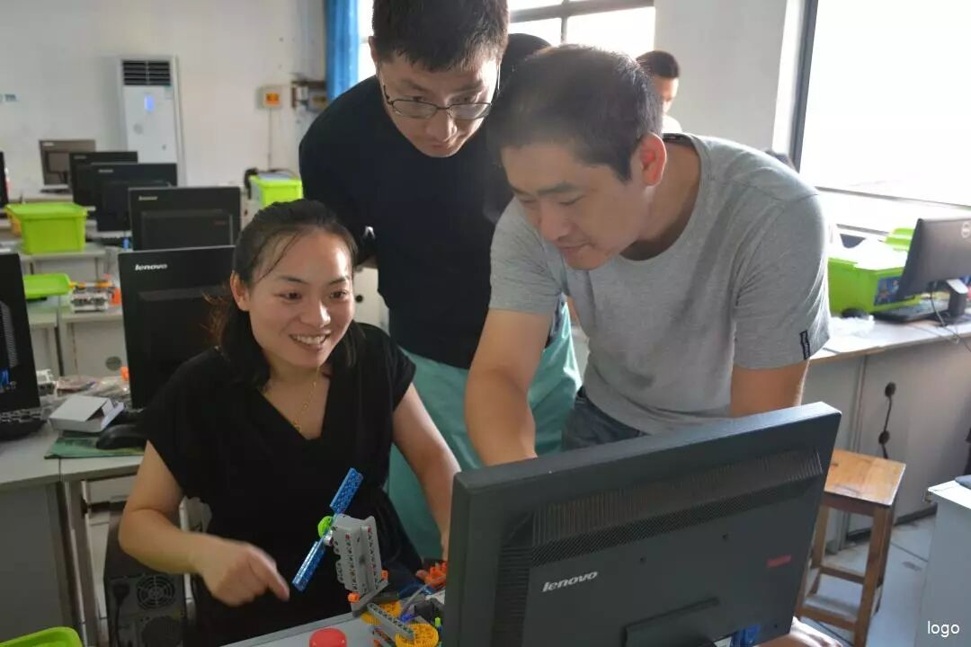 3D打印机激光雕刻机机器人活动_机器人培训_金东区中小学机器人项目培训